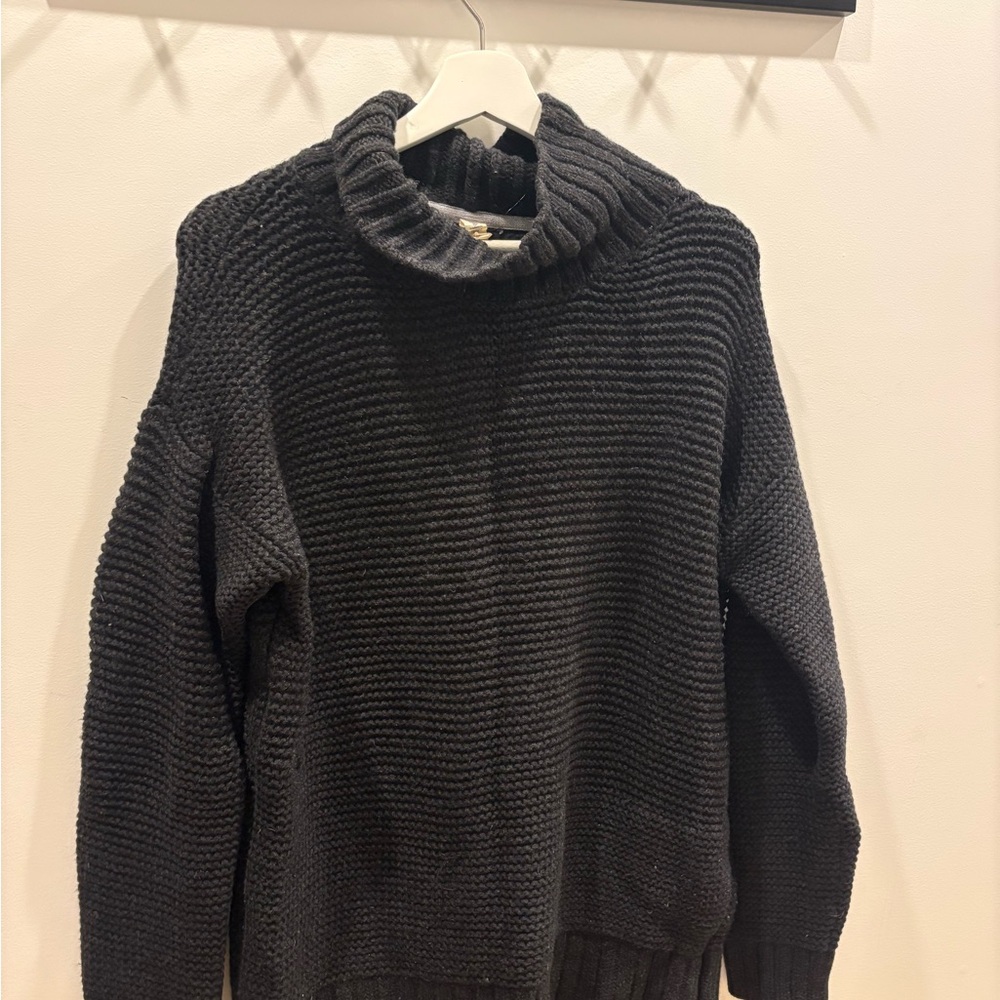 Lululemon womens black wool turtleneck sweater